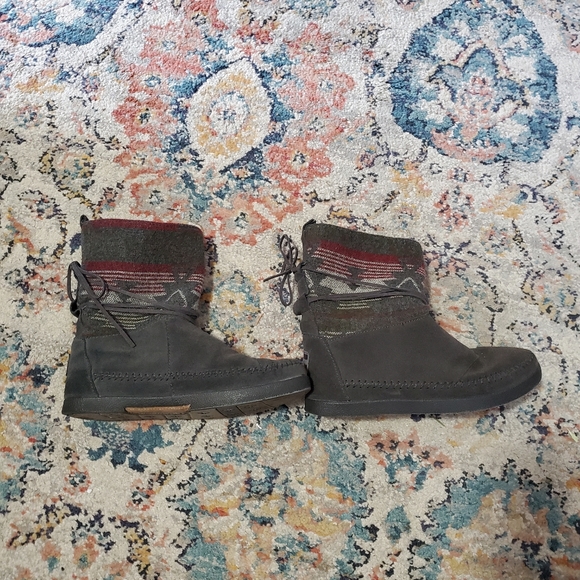 TOMS booties - Picture 1 of 7
